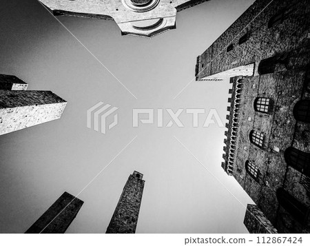 Wide angle sky view at the Piazza del Duomo in San Gimignano Wide angle sky view at the Piazza del Duomo in San Gimignano 112867424