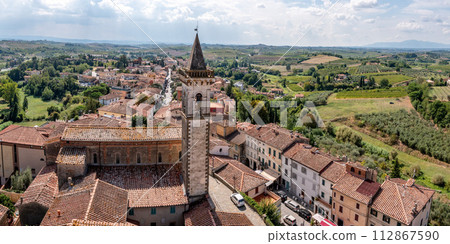 Aerial view of little medieval Vinci town in the Tuscany, birth place of genius Leonardo da Vinci 112867590