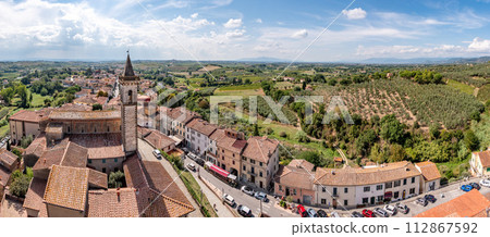 Aerial view of little medieval Vinci town in the Tuscany, birth place of genius Leonardo da Vinci 112867592