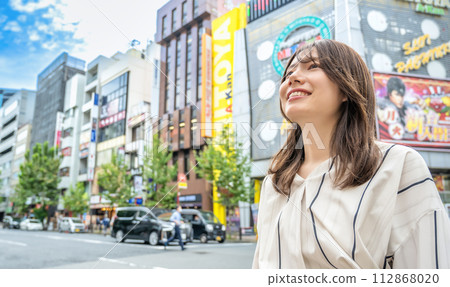 Smiling young woman Suidobashi Station Smiling young woman Suidobashi Station 112868020
