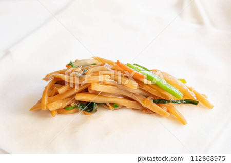 spring roll ingredients 112868975