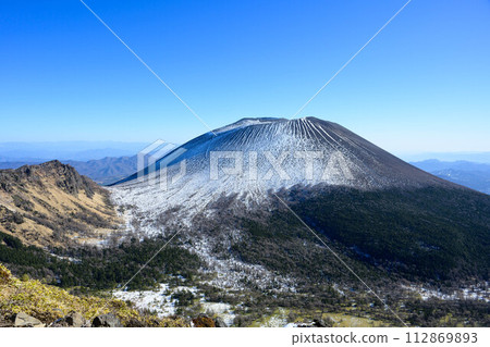 [Mt. Asama] Mt. Asama seen from the outer rim_01 112869893