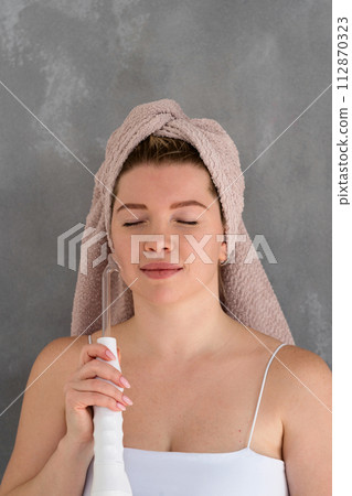 Microcurrent facial massage therapy Microcurrent facial massage therapy 112870323