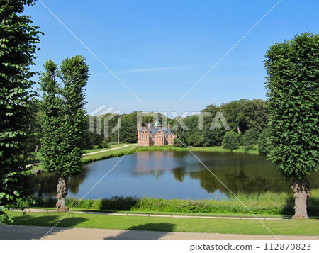 腓特烈堡城堡和美麗的花園,希勒勒,丹麥 腓特烈堡城堡和美麗的花園,希勒勒,丹麥 112870823