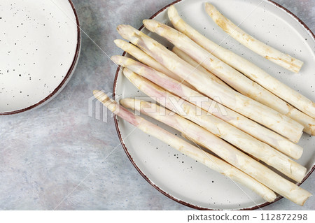 Raw white asparagus, new season of asparagus. 112872298