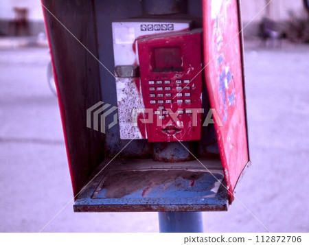 very old inactive telephone booth 112872706