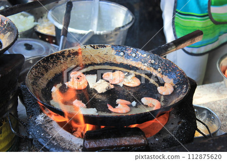 Don't miss it! Sightseeing spots in Ho Chi Minh City, Vietnam: Vietnamese cuisine, pink churches, bizarre heritage sites, night views 112875620