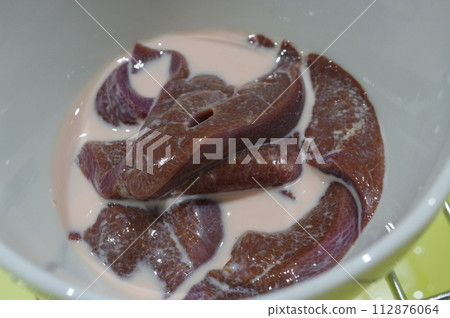 Preparing the lever to remove odor 112876064