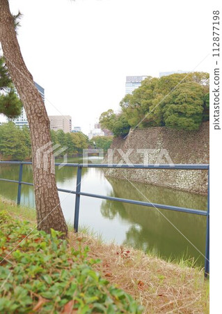 Moat of the Imperial Palace 112877198
