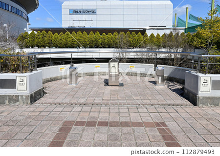 日本外志館旁的吸煙處 112879493