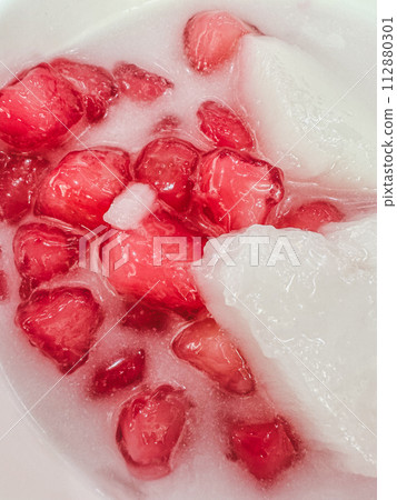 Crispy Tubtim Dessert with coconut milk thai dessert 112880301
