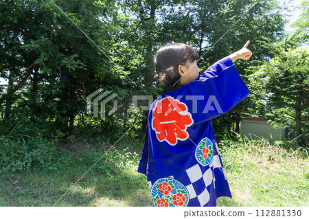 戴著節日帽子的女孩 戴著節日帽子的女孩 112881330