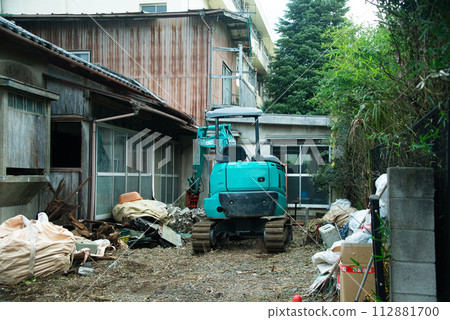 昭和時代的木屋被拆除 昭和時代的木屋被拆除 112881700