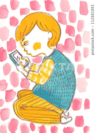 A child engrossed in his smartphone 112881891