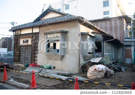 昭和時代的木屋被拆除 昭和時代的木屋被拆除 112882668