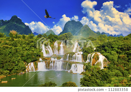 Spectacular view of Detian Falls on the Vietnam border 112883358