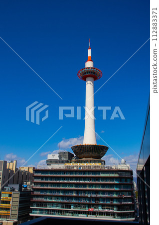 [京都風景] 京都塔 - 筆直延伸的靈動形態 112883371