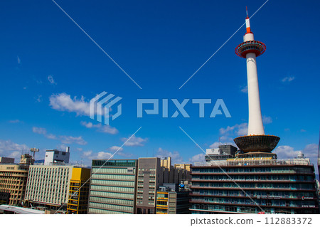 [京都風景] 京都塔 - 筆直延伸的靈動形態 112883372