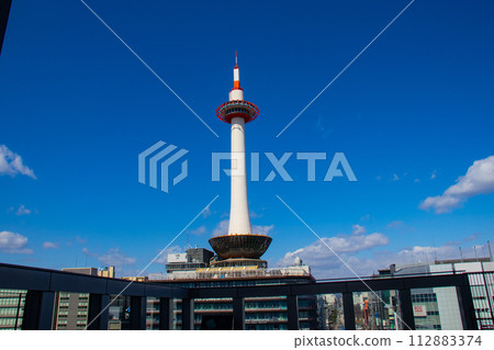 [京都風景] 京都塔 - 筆直延伸的靈動形態 112883374