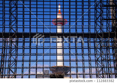 [Kyoto Scenery] Kyoto Tower - Smart form that stretches straight 112883382