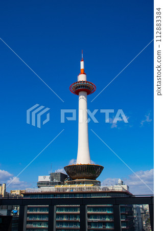 [京都風景] 京都塔 - 筆直延伸的靈動形態 112883384