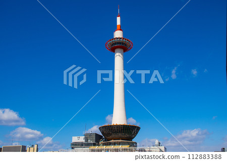[Kyoto Scenery] Kyoto Tower - Smart form that stretches straight 112883388