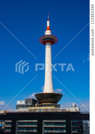 [Kyoto Scenery] Kyoto Tower - Smart form that stretches straight 112883389
