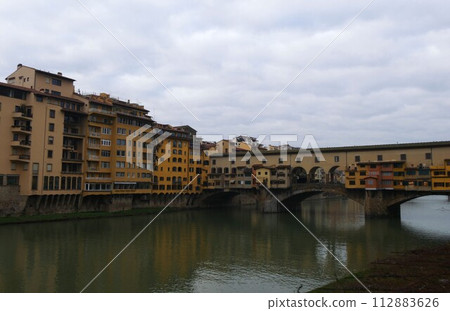Ponte vecchio 112883626