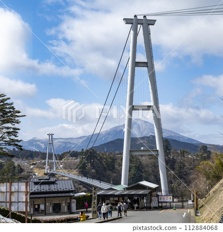 冬天的九重。夢想。偉大的吊橋 冬天的九重。夢想。偉大的吊橋 112884068