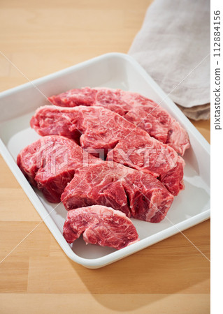 raw beef shank 112884156