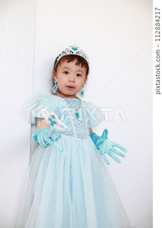 穿裙子的女孩 112884217