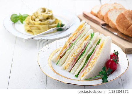 Sandwich (mixed sandwich) and Genovese pasta 112884371