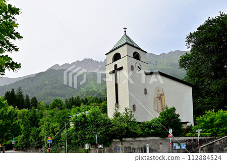 亨格堡教堂,背景是 Nordkette 山脈 亨格堡教堂,背景是 Nordkette 山脈 112884524