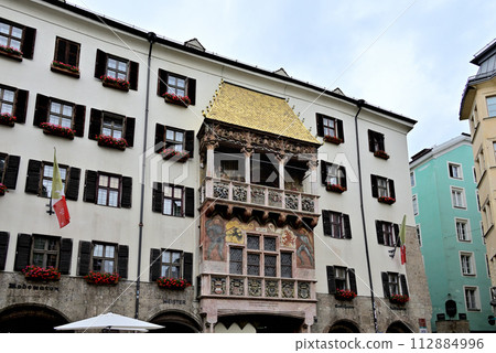 Golden Duffle，因斯布魯克舊城區的一個金色小屋頂 112884996