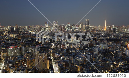 Night view of Tokyo seen from the observation space of Ebisu Garden Place Tower, Tokyo Tower and the skyscrapers around Roppongi, etc. 112885030