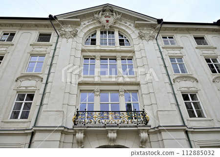 "Crown" decoration on the balcony of the Innsbruck Royal Palace courtyard and "double-headed eagle" emblem on the roof "Crown" decoration on the balcony of the Innsbruck Royal Palace courtyard and "double-headed eagle" emblem on the roof 112885032