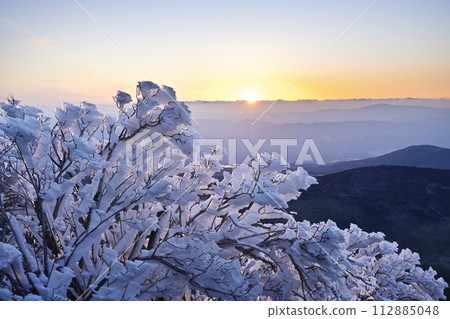 白雪皚皚的韓國山頂 白雪皚皚的韓國山頂 112885048
