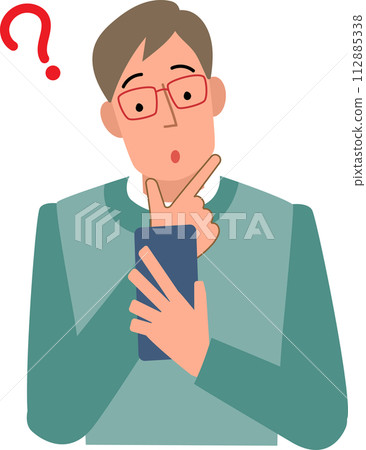 一名男子一邊看智慧型手機一邊歪著頭的上半身 112885338