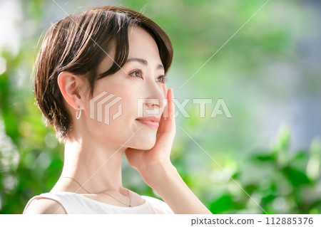 Beauty sunshine whitening Beauty sunshine whitening 112885376