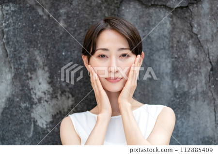 Cool Beauty Gray Back Cool Beauty Gray Back 112885409