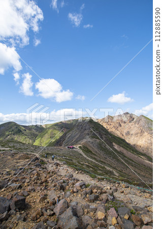 Famous mountains in the Kanto region climbed on a sunny day 112885590