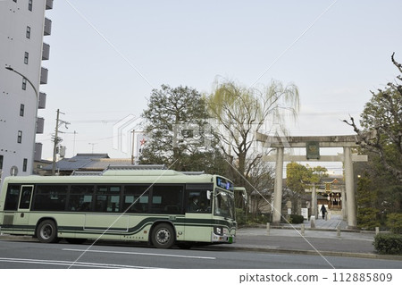 City bus and Seimei Shrine Ichi-no-Torii (9 lines) 12 112885809