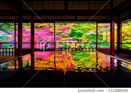 Autumn leaves and reflection of Rurikoin Autumn leaves and reflection of Rurikoin 112886046