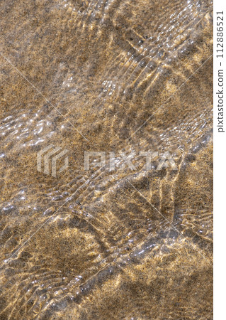 Landscape reflected in the sand dunes 112886521