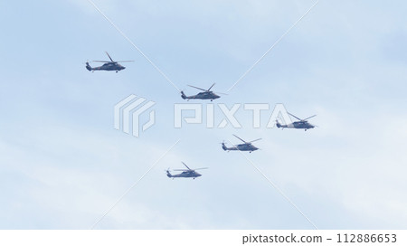 日本陸上自衛隊UH-60JA編隊飛行 112886653