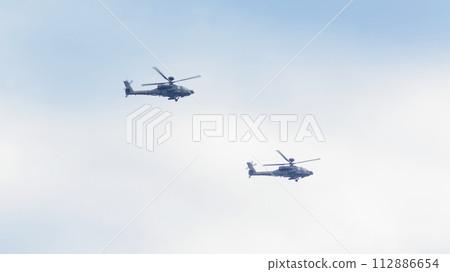 日本陸上自衛隊AH-64D阿帕契長弓編隊飛行 日本陸上自衛隊AH-64D阿帕契長弓編隊飛行 112886654