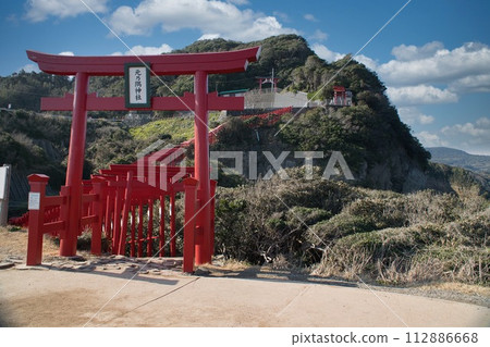 Red torii 112886668