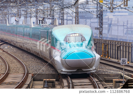 Tohoku Shinkansen entering Omiya Station in Saitama Prefecture 112886768