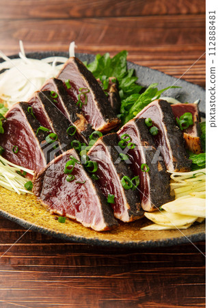 Tatake of bonito 112888481