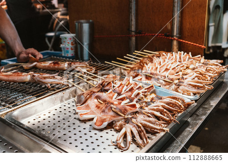 Taiwan night market stall squid Taiwan night market stall squid 112888665
